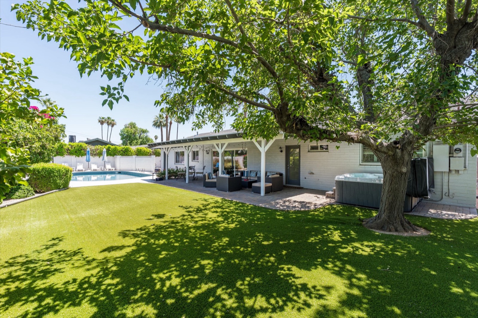 3252 E Glenrosa, photo 7 of 9